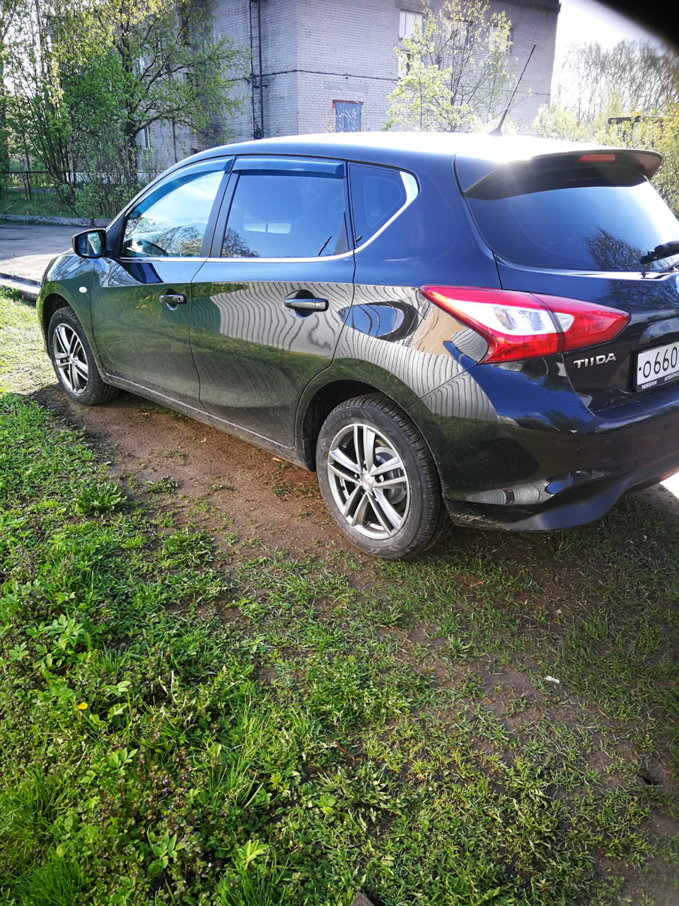 Резина на лето на дисках. — Nissan Tiida (2G), 1,6 л, 2015 года | шины ...