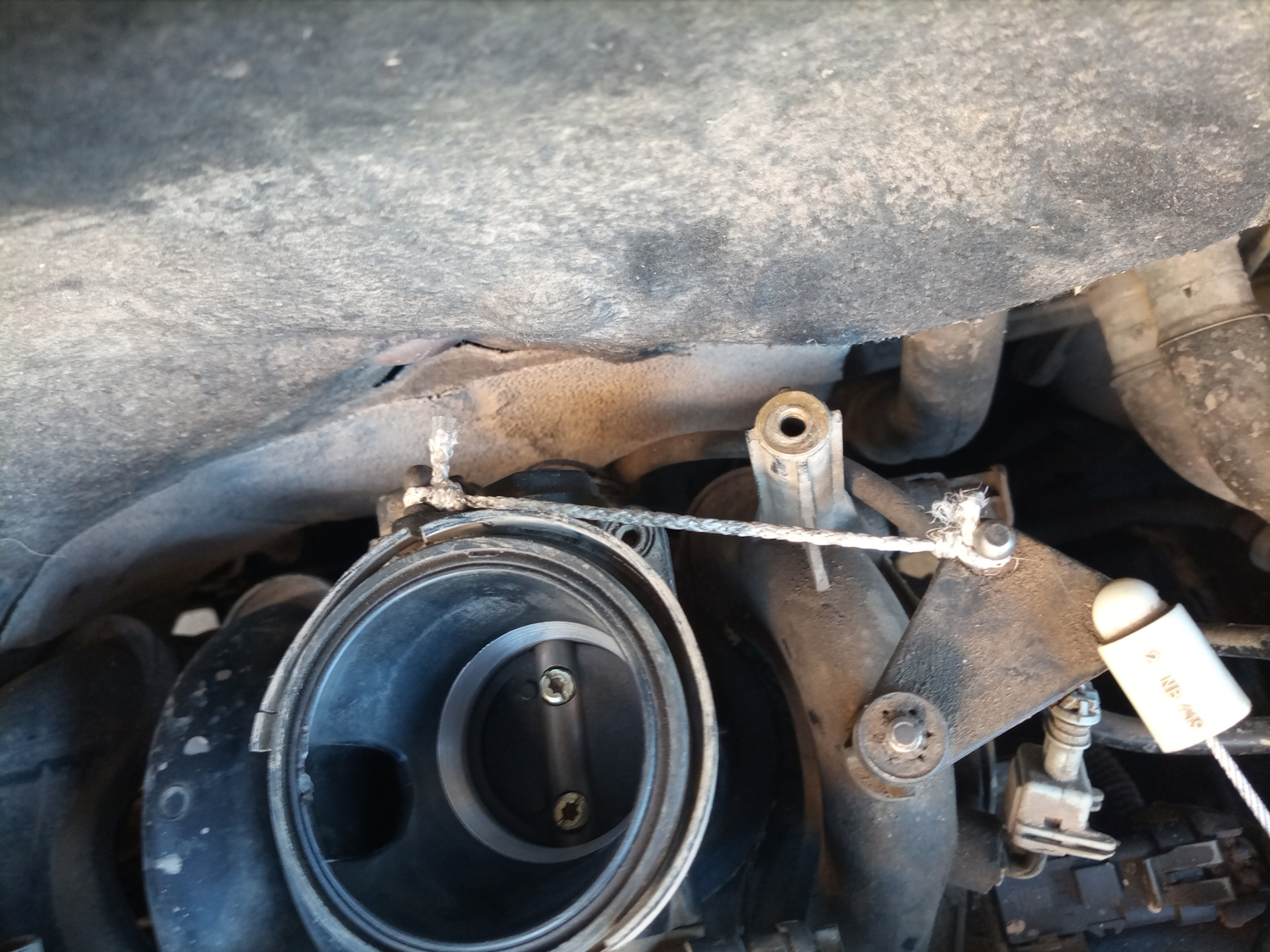 Тяга дроссельной заслонки и её цена — Renault Clio II, 1,4 л., 2001 ...