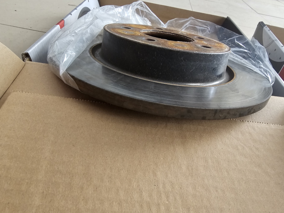 Задние тормозные диски Brembo на Mazda 3 (2G) BL. Б/у | 5 200 ₽ в ...
