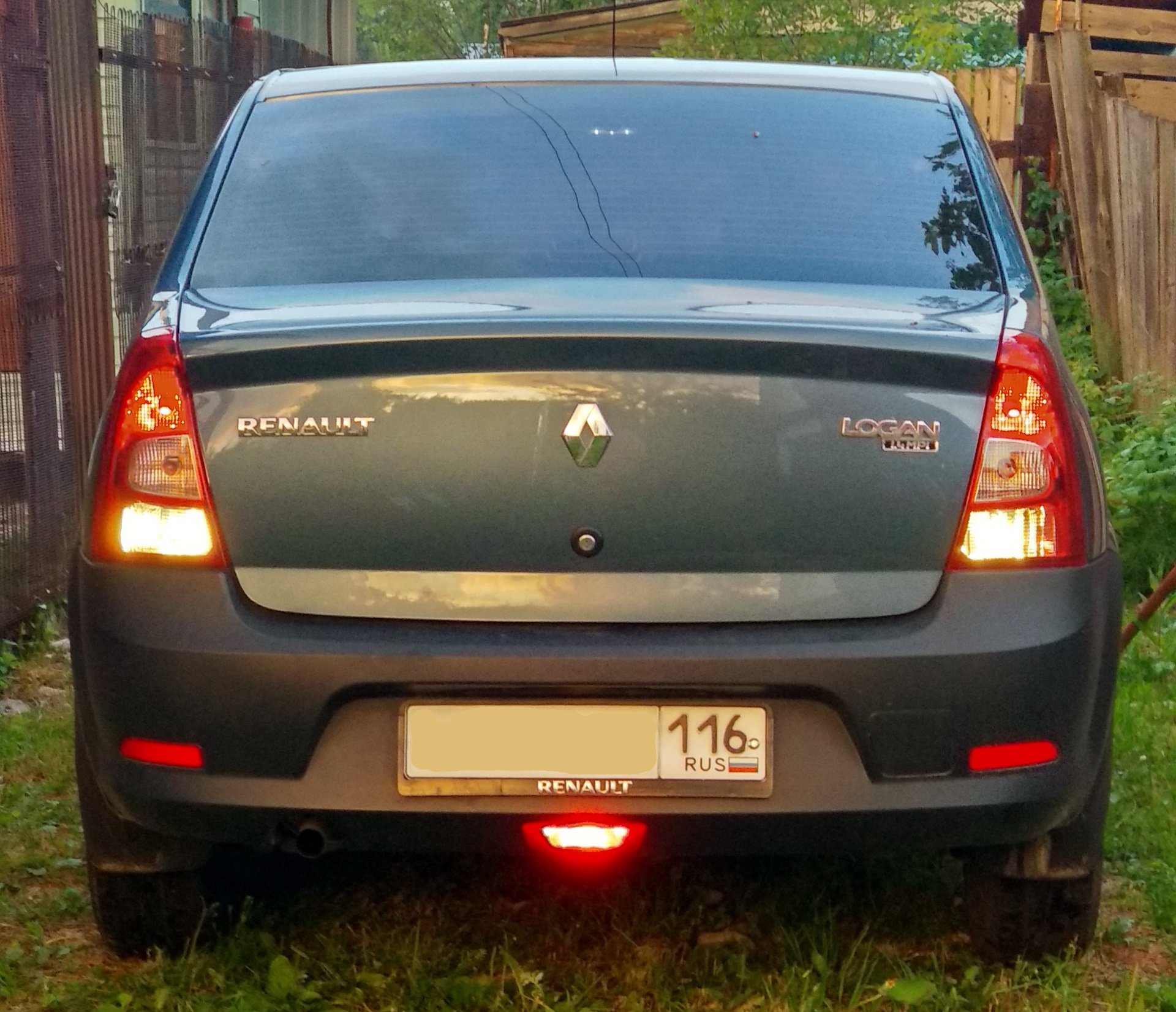 Renault logan задний