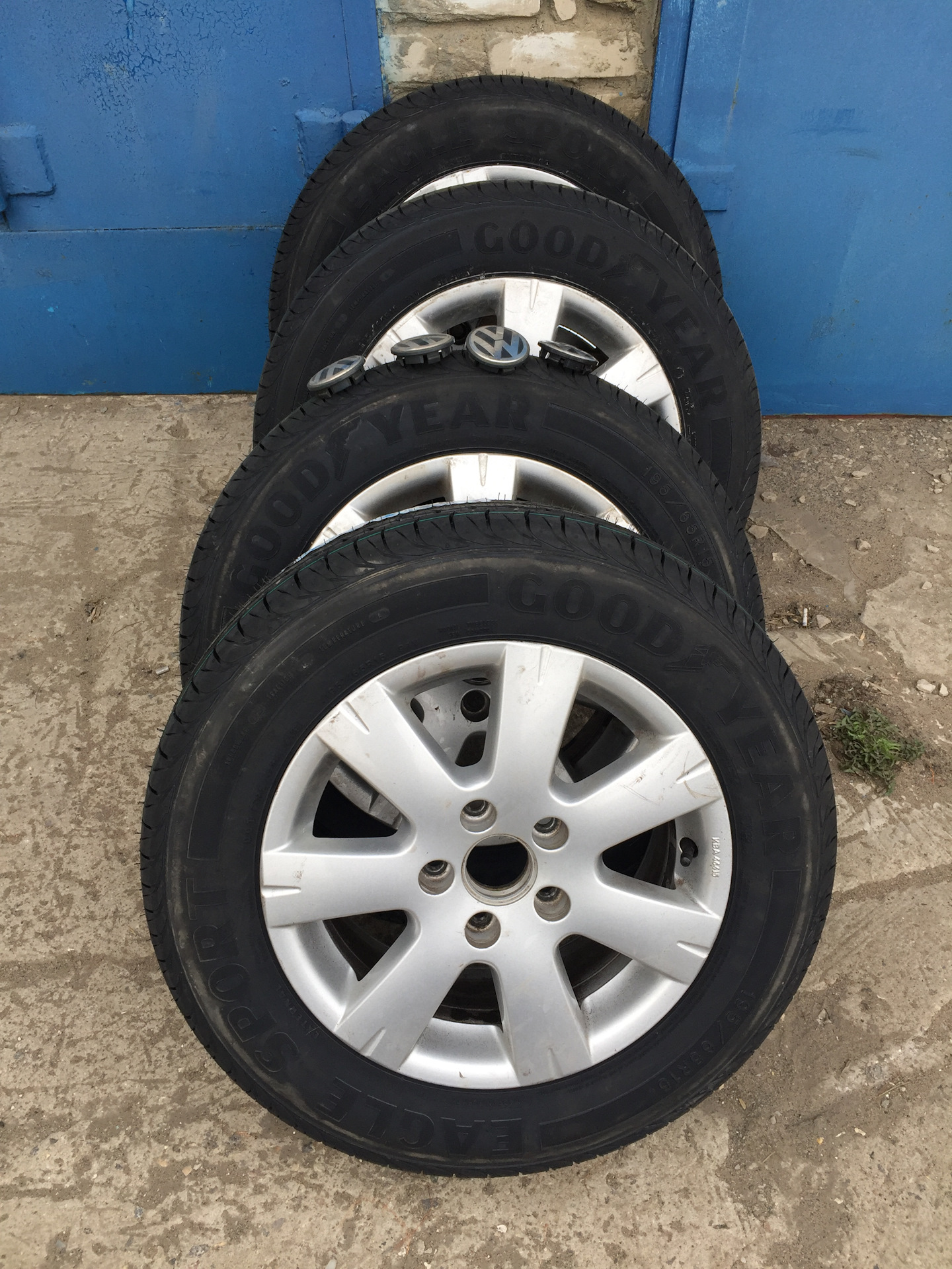 Шина 195 65 r15 goodyear. 195/65 R15. Goodyear Eagle Sport 195/65 r15. Резина Slick 185/65 r15. Goodyear Eagle Sport 2 195/65 r15.