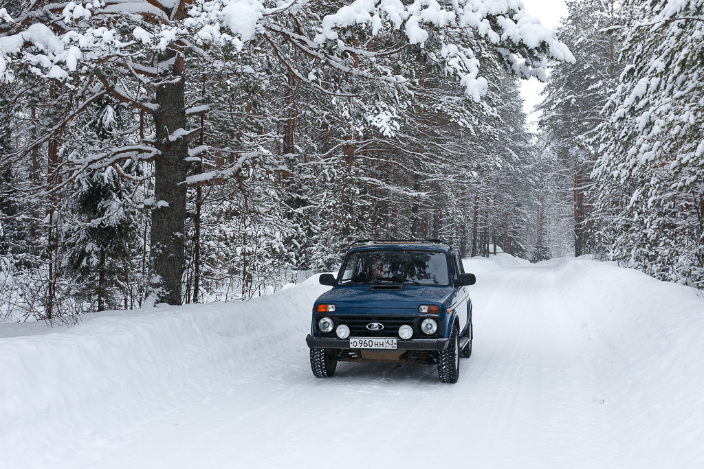 Зимняя нива. Нива 4х4 зимой. Нива 4х4 зимний лес. Нива 2121 в снегу. Lada 4x4 снег.