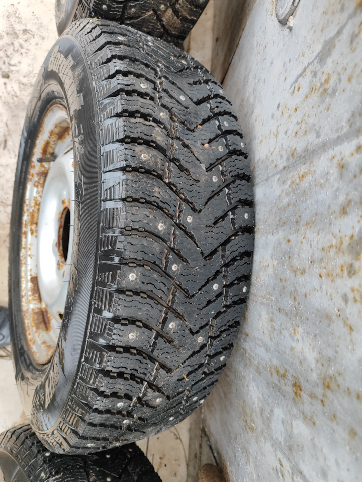 Шины зимние шипованные Cordiant 205/70 R15, штампованные диски 6Jx15 ...