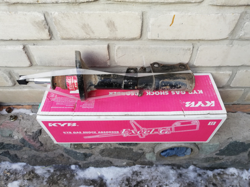 Заклинило стойку — Toyota Carina ED (3G), 1,8 л, 1998 года | поломка ...