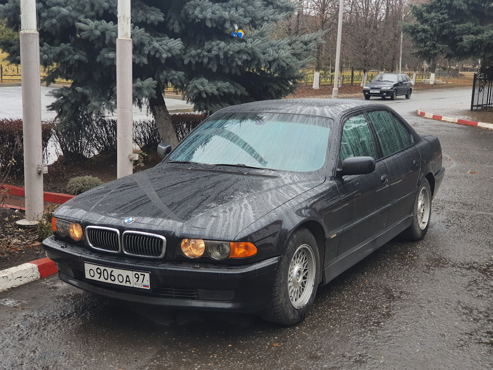 Photo from the logbook BMW 7 series (E38)
