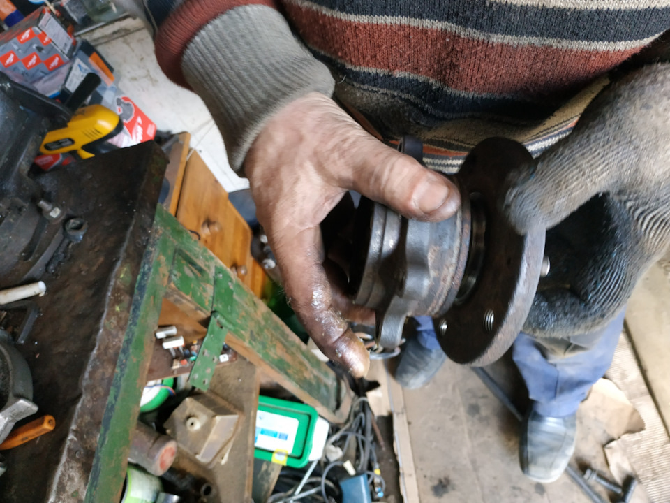 🔊Помогите 🔊Левый поворотик не включается в своём крайнем положении ...