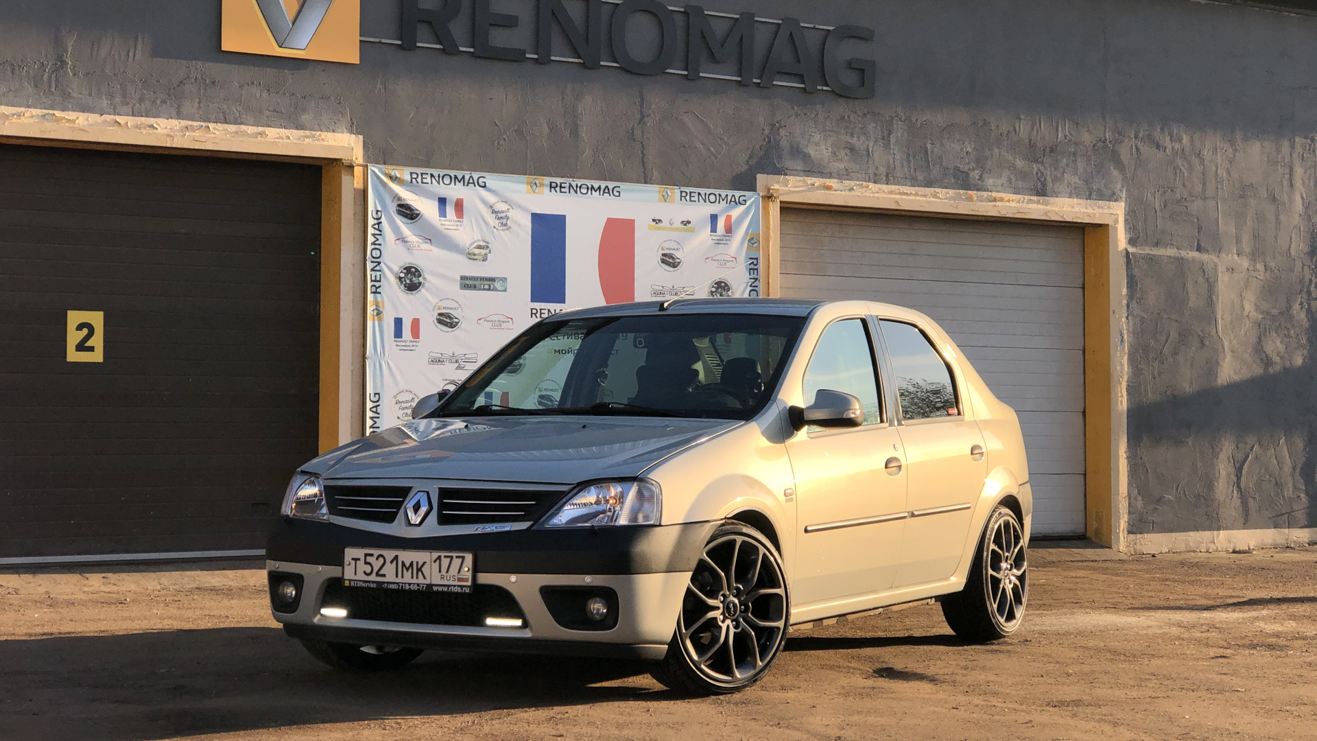 Арс логан. Renault Logan 1 r17. Рено Логан r18. Renault Logan на 17 катках. Renault Logan 2 r18.