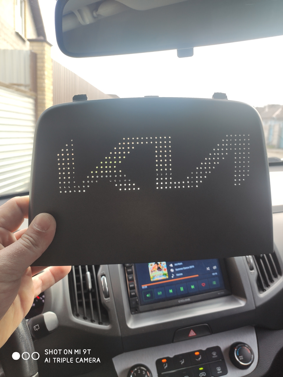 Гриль для центрального динамика — KIA Carens III, 1,6 л., 2011 года ...