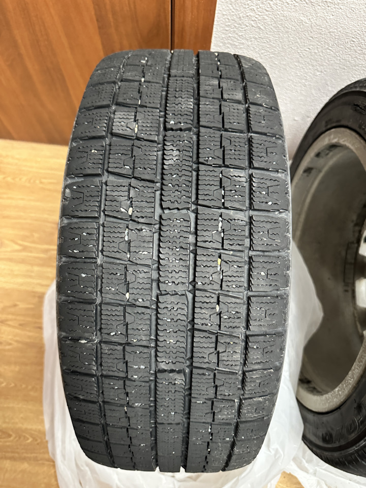 Шины зимние нешипованные Toyo 235/45 R17 на Lexus IS II. Б/у | 2 000 ...