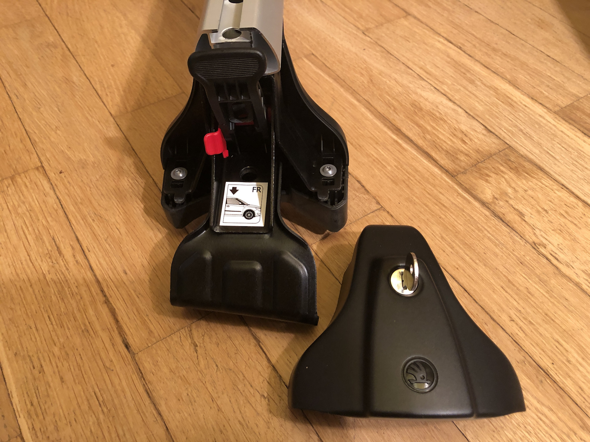 кронштейн фары шкода рапид. кронштейн фары шкода рапид 2021. шкода рапид изофикс.