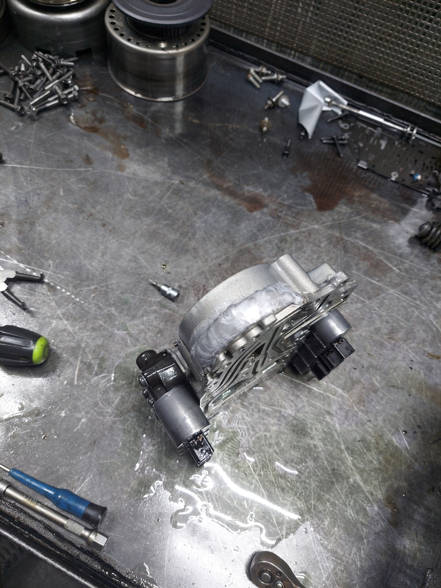 Замена плиты мехатроника — Skoda Superb Mk2, 1,8 л., 2010 года ...