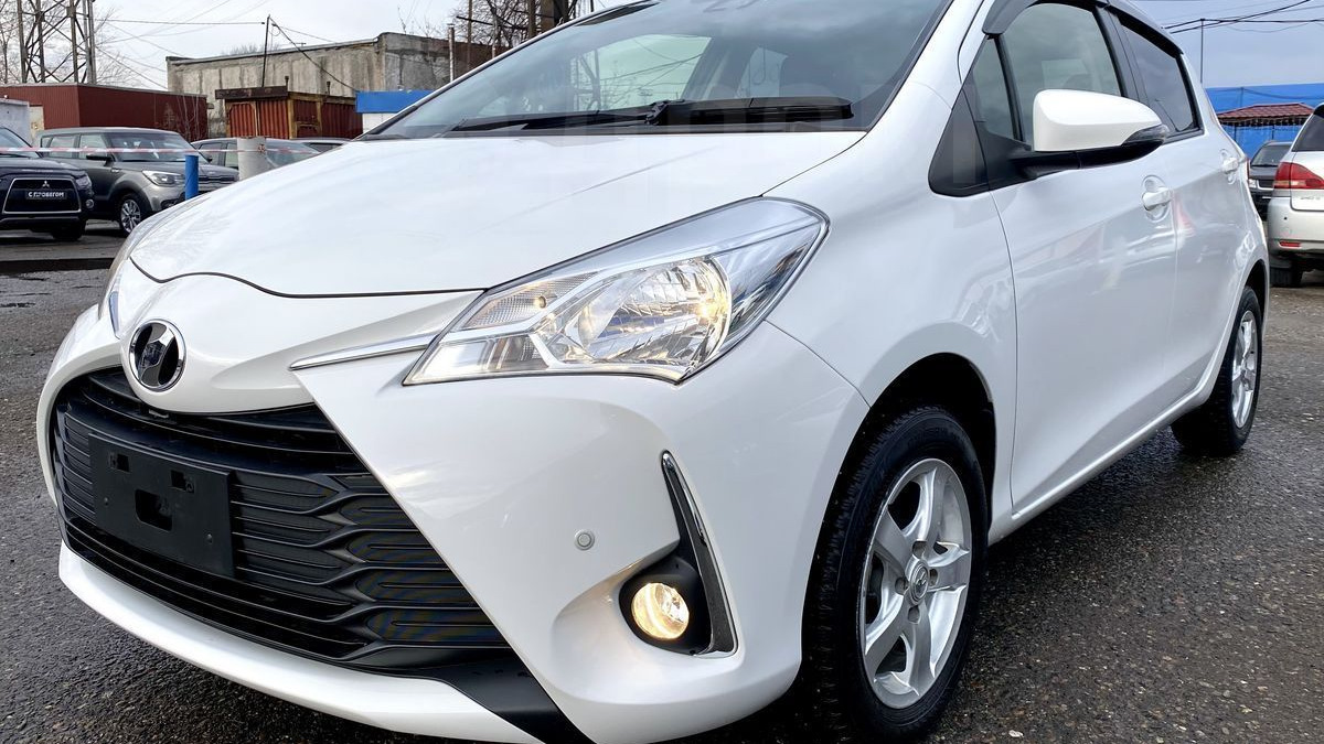 Toyota Vitz (130) 1.0 бензиновый 2018 | Бэлый на DRIVE2