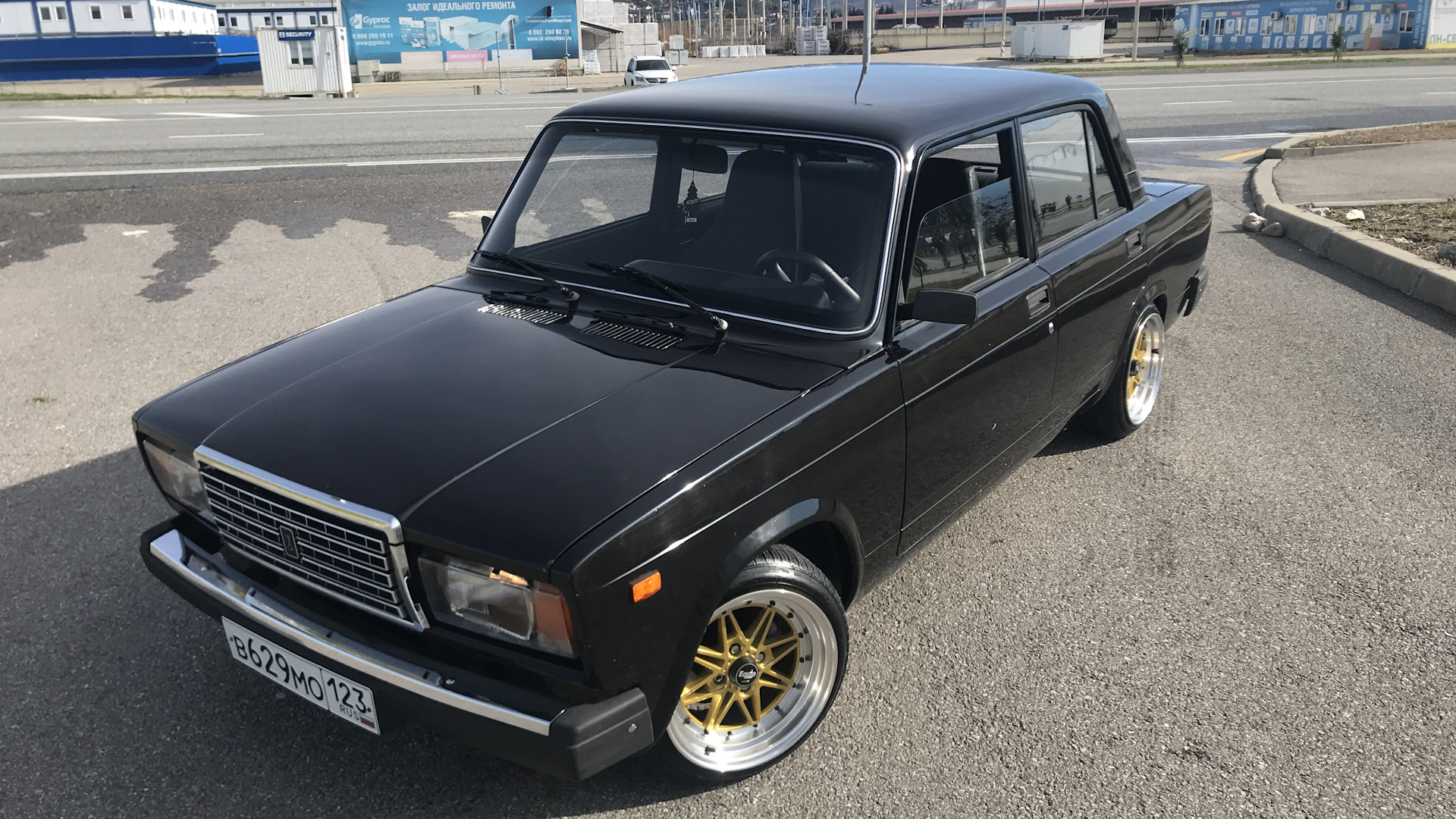 Классика 7. ВАЗ 2107 черный 1. ВАЗ 2107 черная. ВАЗ 2107 черная классика. Lada 2107 черный.