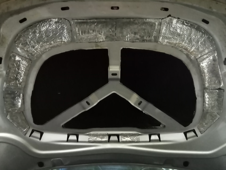Шумоизоляция капота и крышки багажника — Skoda Octavia A5 Mk2, 1,6 л ...