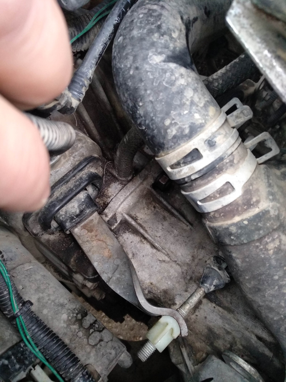 МКПП всё в масле, установил шланг на сапун коробки — Lada Калина ...