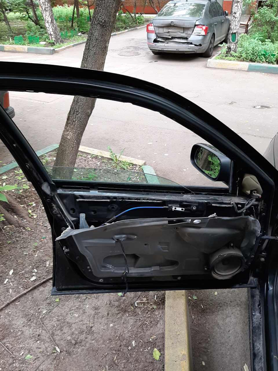 Замена роликов стеклоподъемника — Saab 9-5, 2,3 л, 2006 года | своими ...