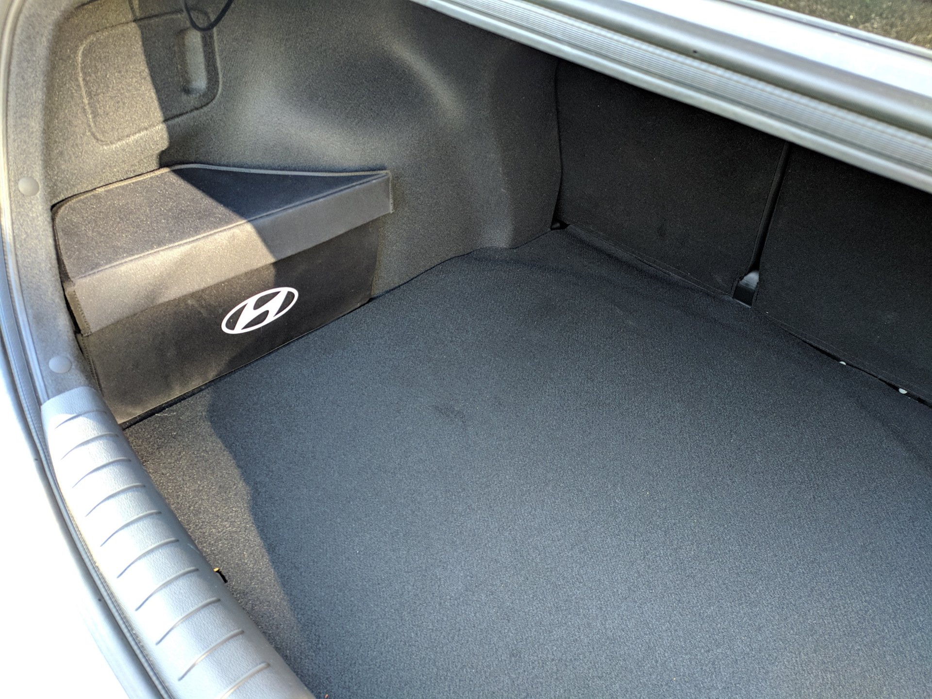 Багажник солярис 2. Органайзер в багажник Солярис седан. Вставки в ниши багажника Hyundai Solaris 1. Полка в багажник Солярис. Полка в багажник Солярис седан.