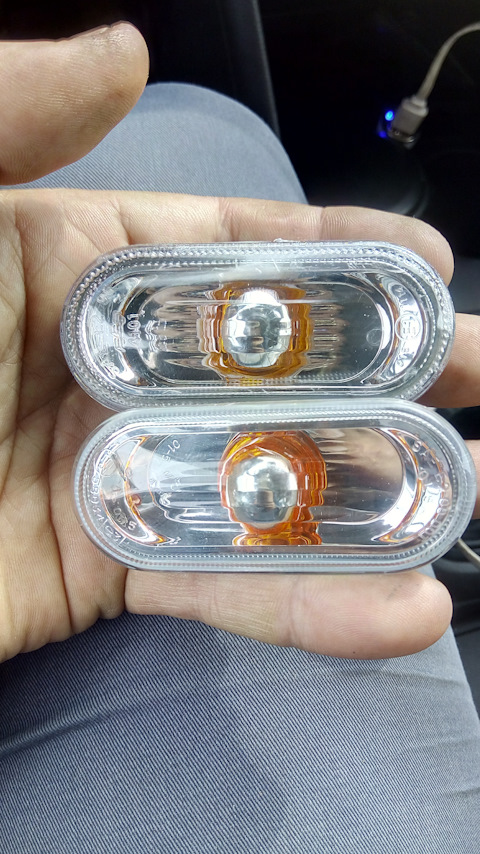 Повторитель поворота в крыло wv amarok 2015. Повторитель поворота поло седан 2014. Повторитель поворота на т5 фольксваген. Повторитель поворота на фольксваген поло седан 2012. Повторитель поворота поло седан.