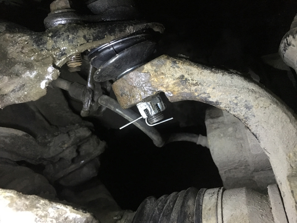 Поломки после зимы. Замена верхней шаровой, стойки стабилизатора ...