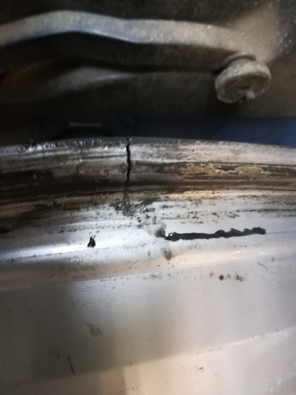 Спускало колесо. — Mitsubishi Grandis, 2,4 л, 2006 года | колёсные ...