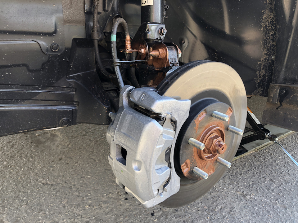 Суппорт шланги. Шланг тормозной задний гольф 4. Шланг тормозной переднего суппорта w210. Суппорт шланги. Тормозной шланг ваз 2106 передний.