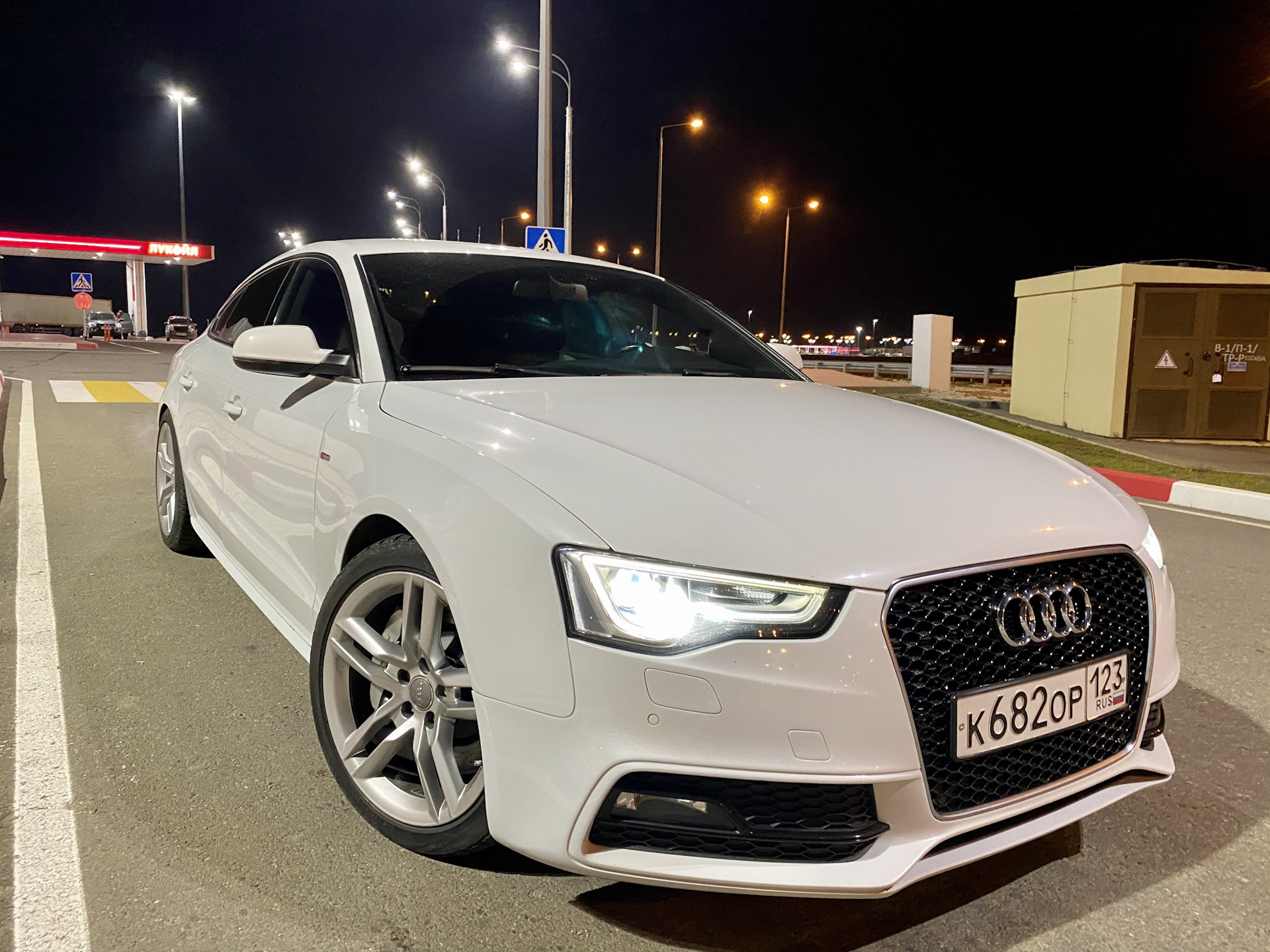 Roma a5 white. Audi a5 Sportback. Ауди а5 Sportback. Audi a5 2014. Audi a5 Sportback белая.