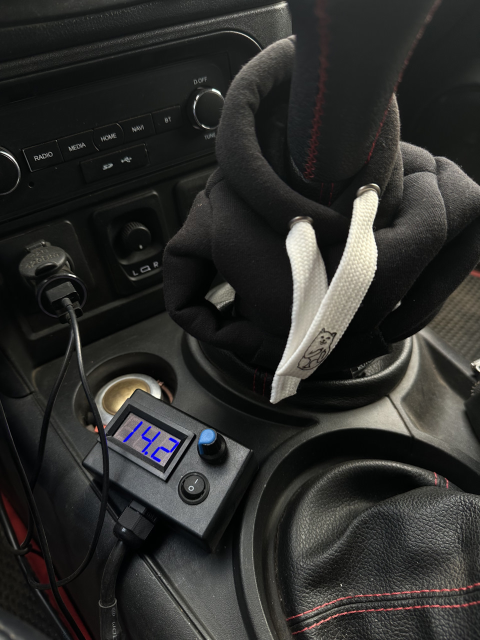 Выносной регулятор, удобная штука, задумал навалить на холостых добавил или же разрядил аккумулятор увеличил и в путь — Chevrolet Niva GLX