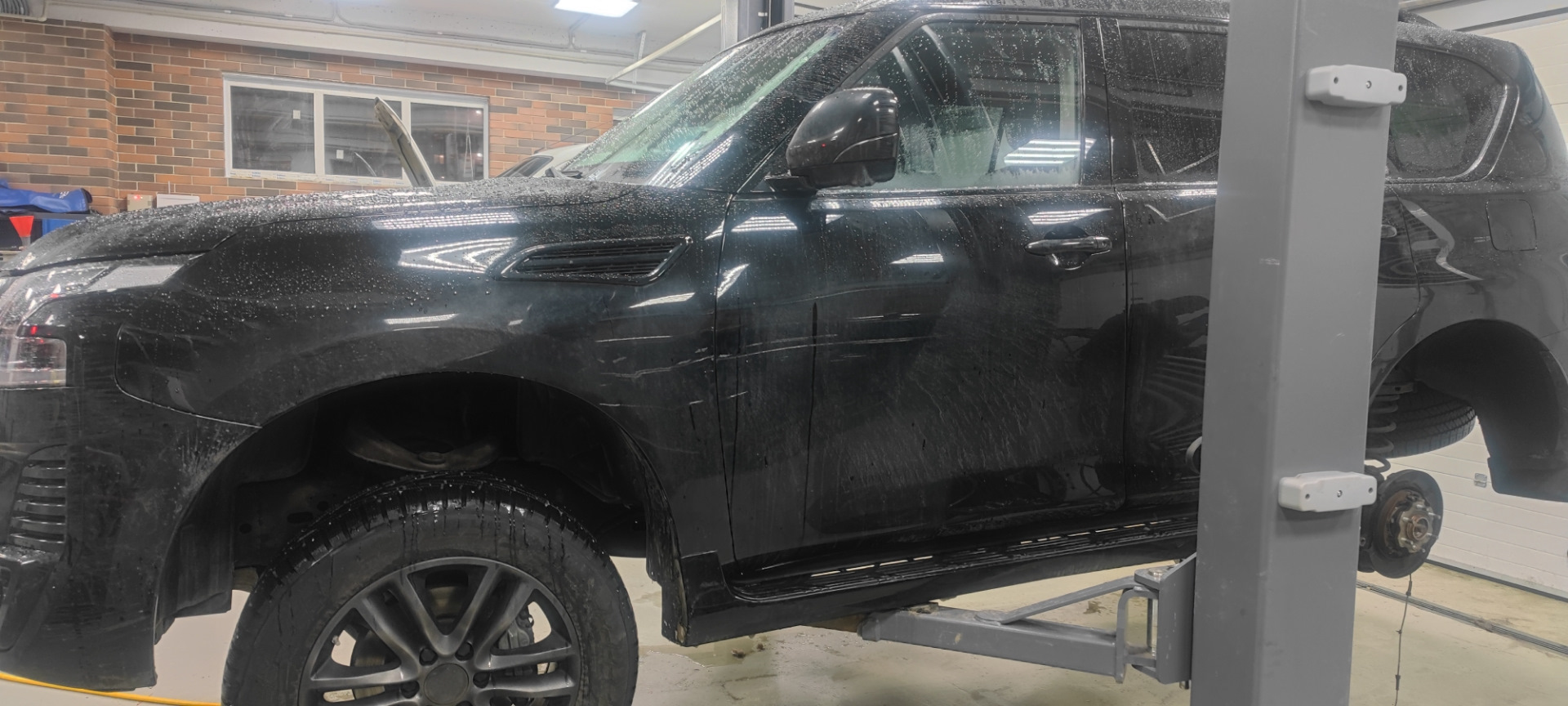 Замена фишки датчика АБС и ступицы — Nissan Patrol (Y62), 5,6 л, 2012 ...