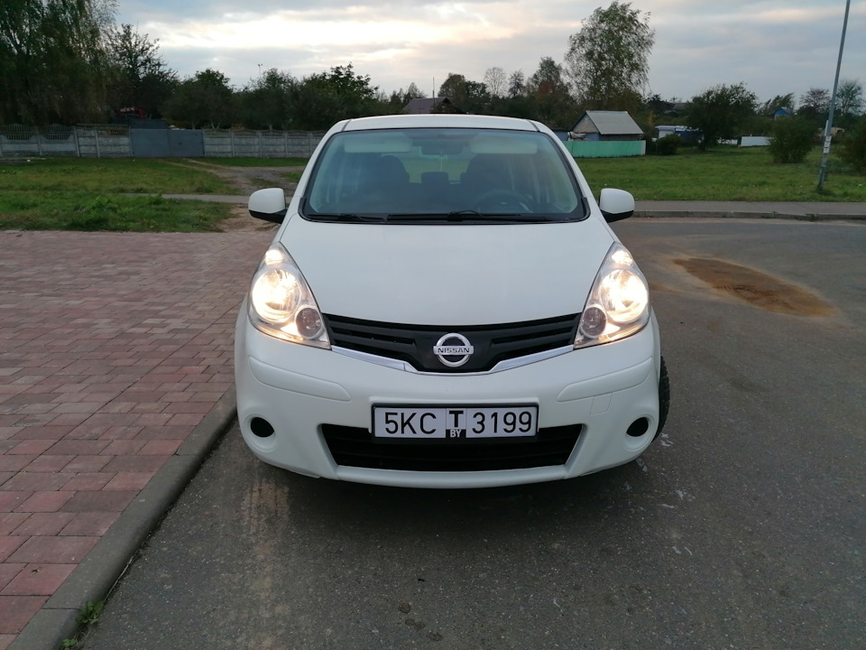 Nissan note поколения. Nissan Note e11. Ниссан ноут e11 белый. Nissan Note e11 Рестайлинг. Nissan Note e11 Yellow.