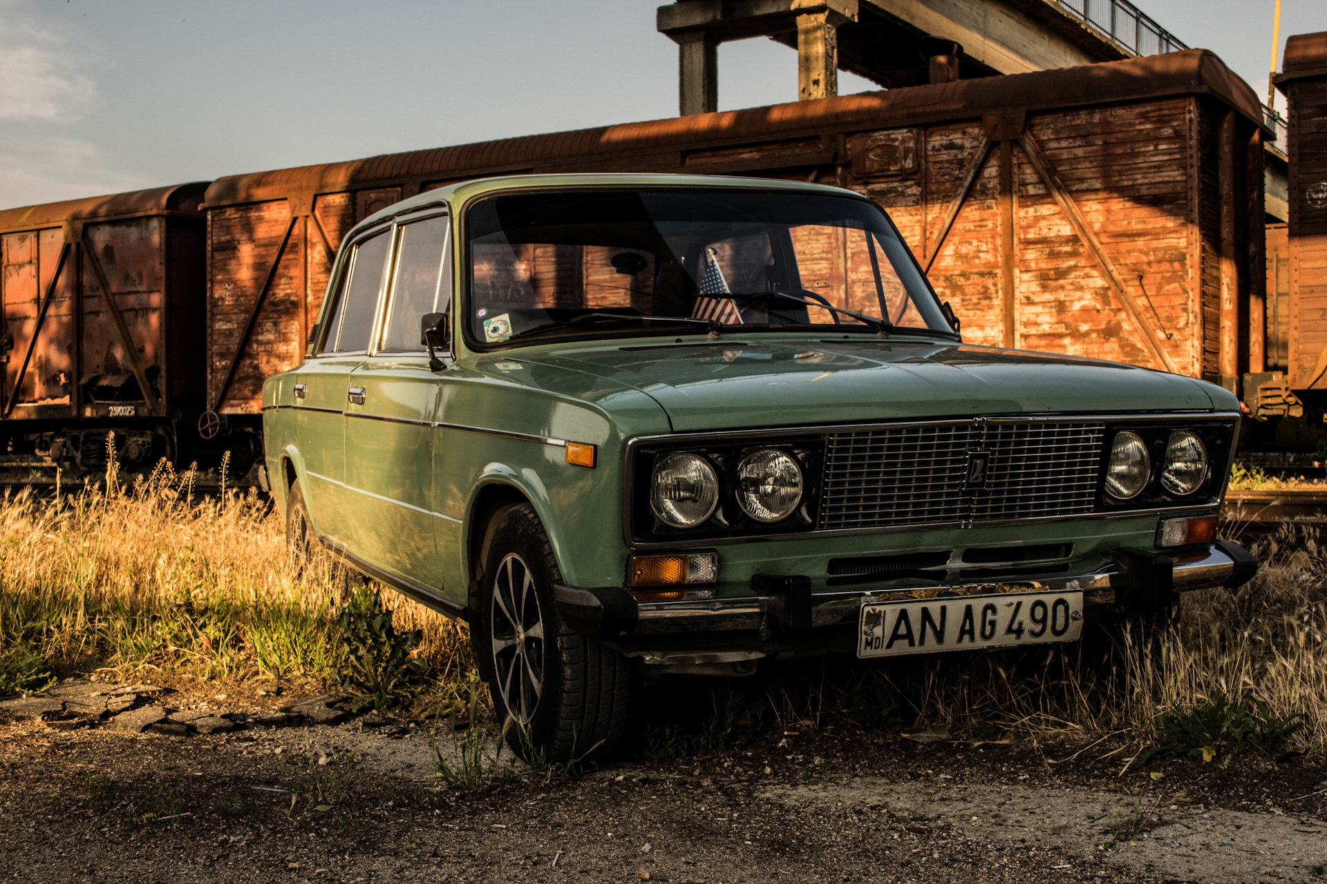 Фото ваза 2106. Lada 2106. Жигули ВАЗ 2106 во дворе. ВАЗ 2106 1.3. Mad Lada 2106.