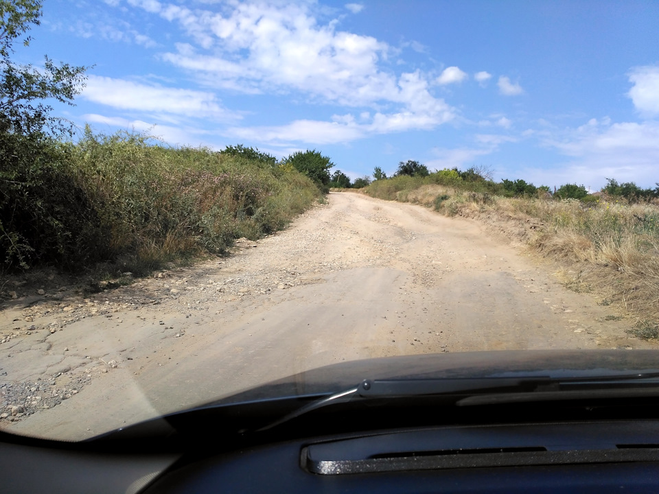 Старая желтая каменная дорога… — FIAT Linea