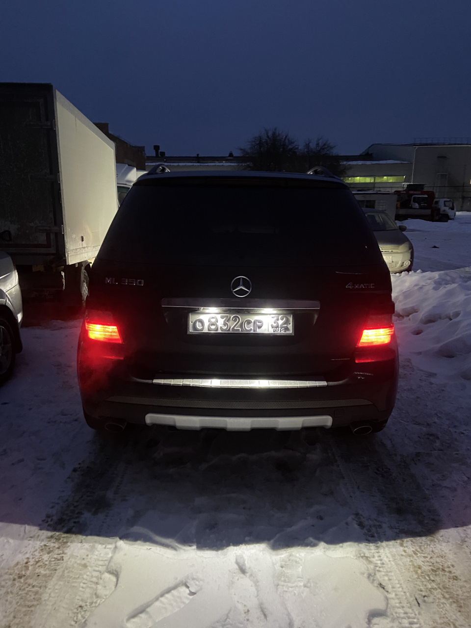 Подсветка номера — Mercedes-Benz M-Class (W164), 3,5 л, 2006 года | своими  руками | DRIVE2