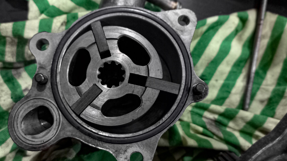 Я немного изменил размеры лопаток и сделал рабочую поверхность более округлой, чтобы устройство работало правильно. — Mitsubishi Pajero (1G)