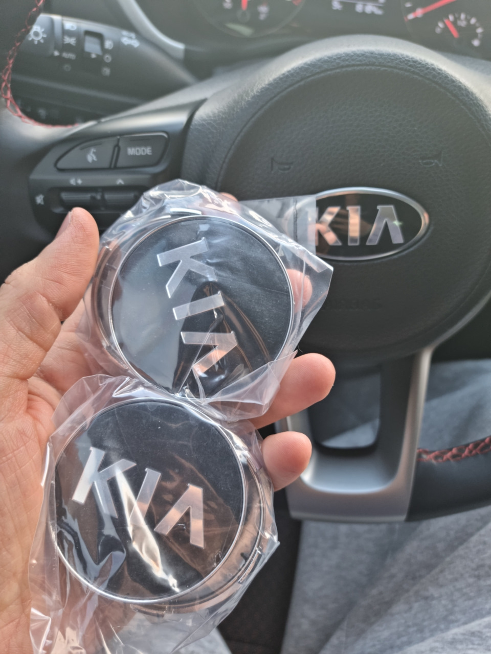 Заводские колпачки Kia на R17 — KIA Rio (4G), 1,6 л, 2020 года ...