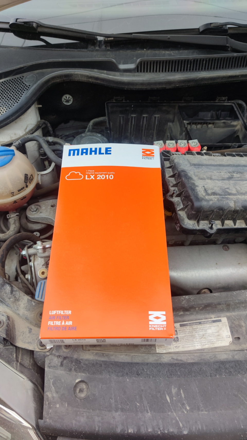 Замена воздушного фильтра — Volkswagen Polo Sedan, 1,6 л, 2013 года ...