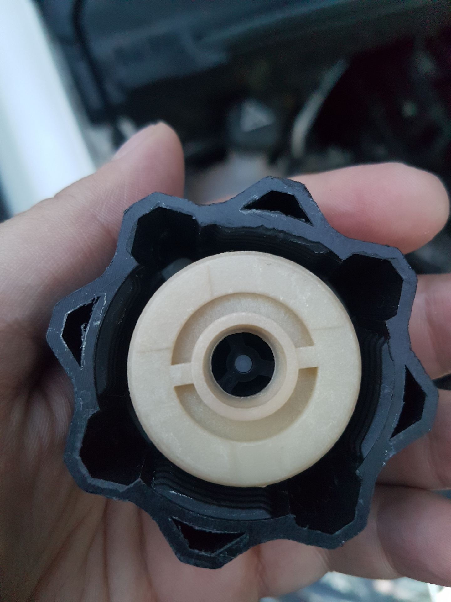 крышка расширительного бачка фиат альбеа 1. клапан бачка охлаждающей жидкости. клапан бачка охлаждающей жидкости. клапан бачка охлаждающей жидкости. клапан бачка охлаждающей жидкости.