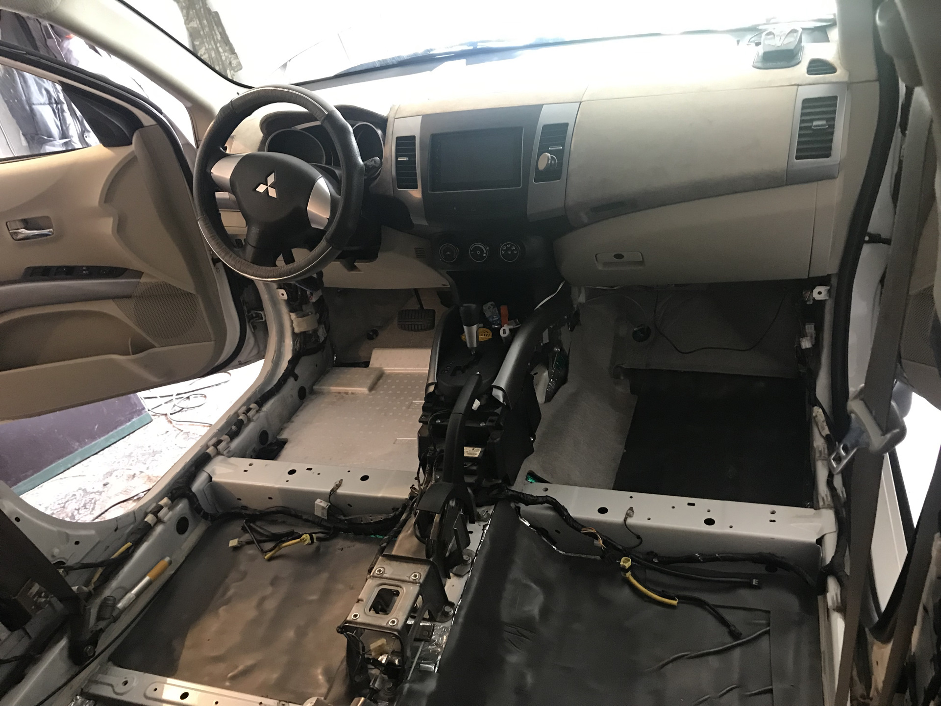 Mitsubishi Lancer X снятие "Торпедо" / Front panel disassembly 2 - YouTube