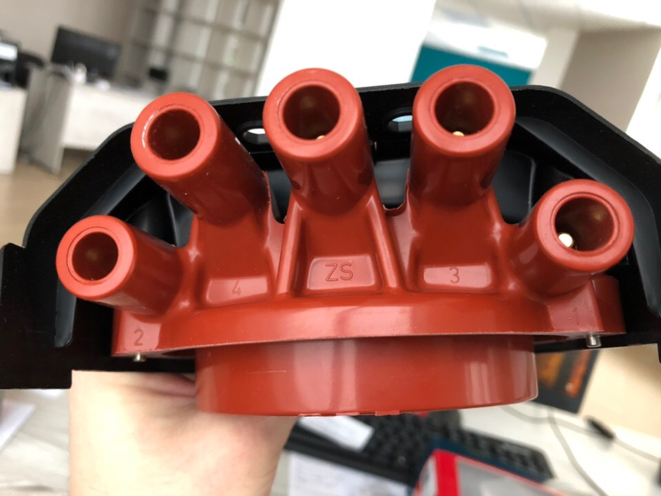 крышка трамблера р132 уаз. крышка трамблера и бегунок ауди 80. крышка трамблера бегунок. крышка трамблера бегунок. крышка трамблера w124 m102 артикул.