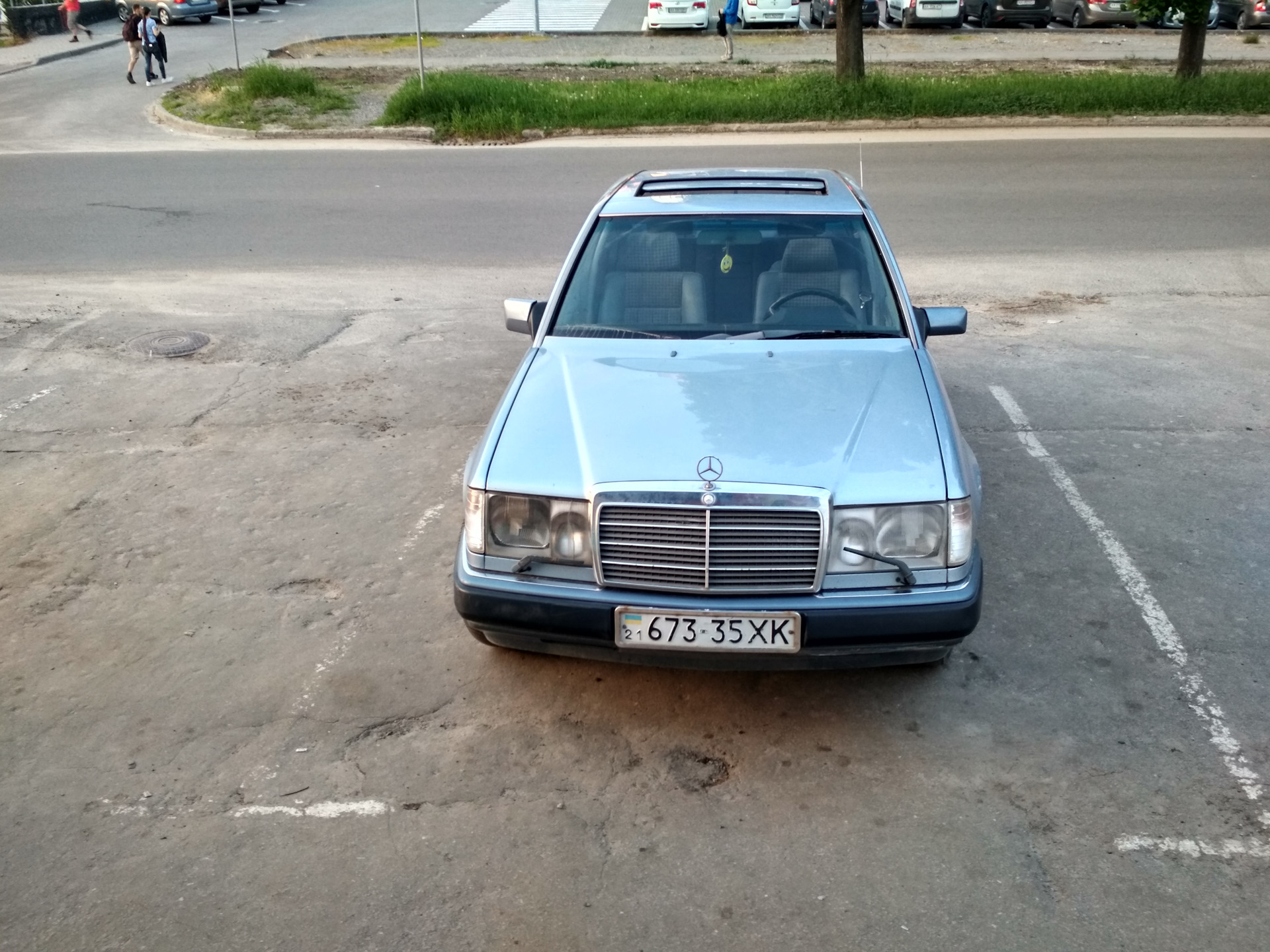 Мерседес с люком. Мерседес w124 с люком. Люк Мерседес 124. Мерседес w140 люк. Mercedes 124 lyuk.