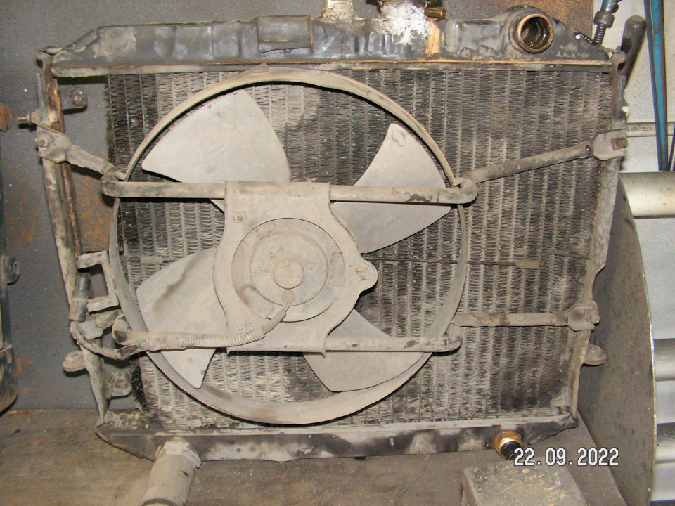 Вот он красавец! Изрядно побитый. И вентилятор который меня подвел. Больше устанавливать не буду. — Самодельный микроавтобус  ГЛОРИЯ