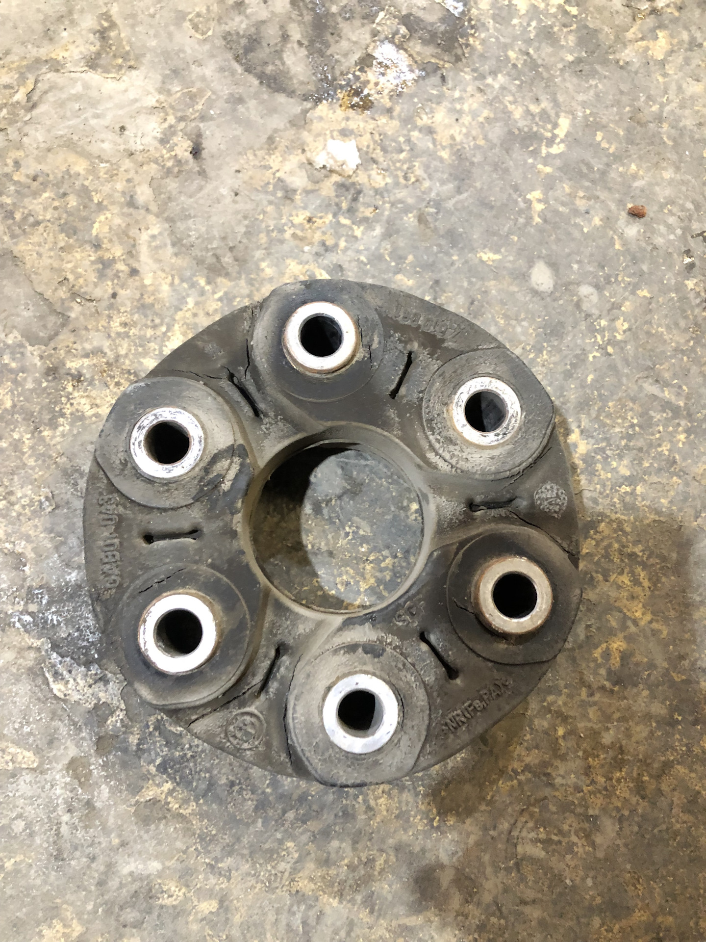 Ford ranger 2012 муфта карданного вала. Эластичная муфта кардана 1jz. Муфта кардана volkswagen touareg 150mm. Эластичная муфта кардана 1jz. Эластичная муфта honda cr v.