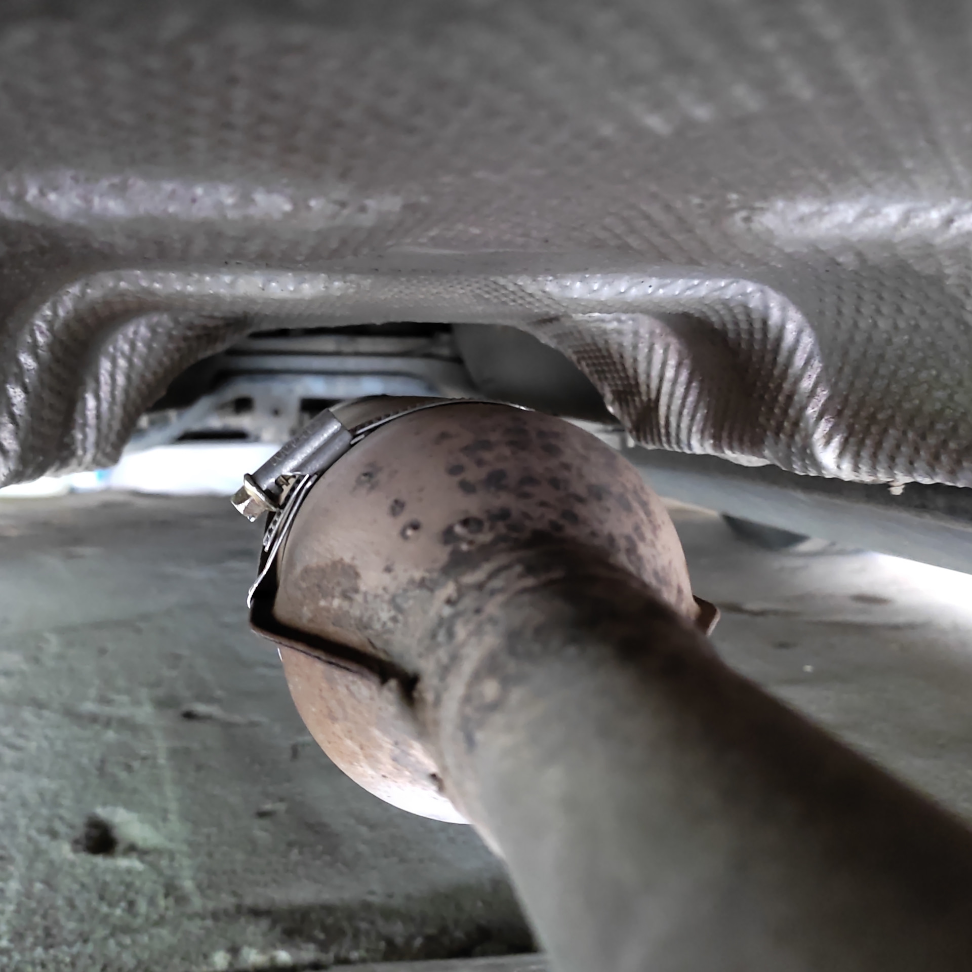 Резонатор, разошёлся шов. Рено Логан 2. — Renault Logan (2G), 1,6 л ...