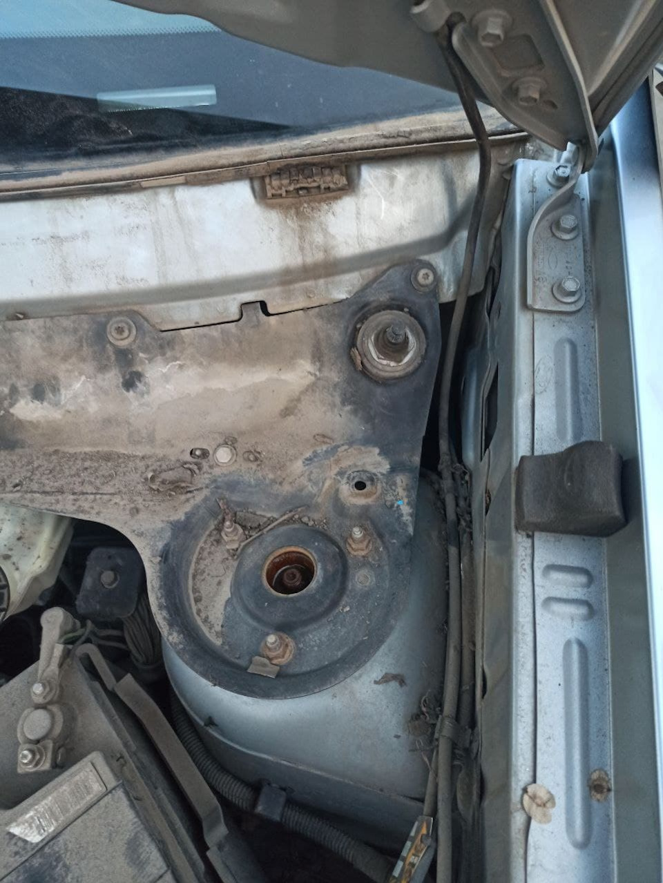 Вот слева — Ford Fusion