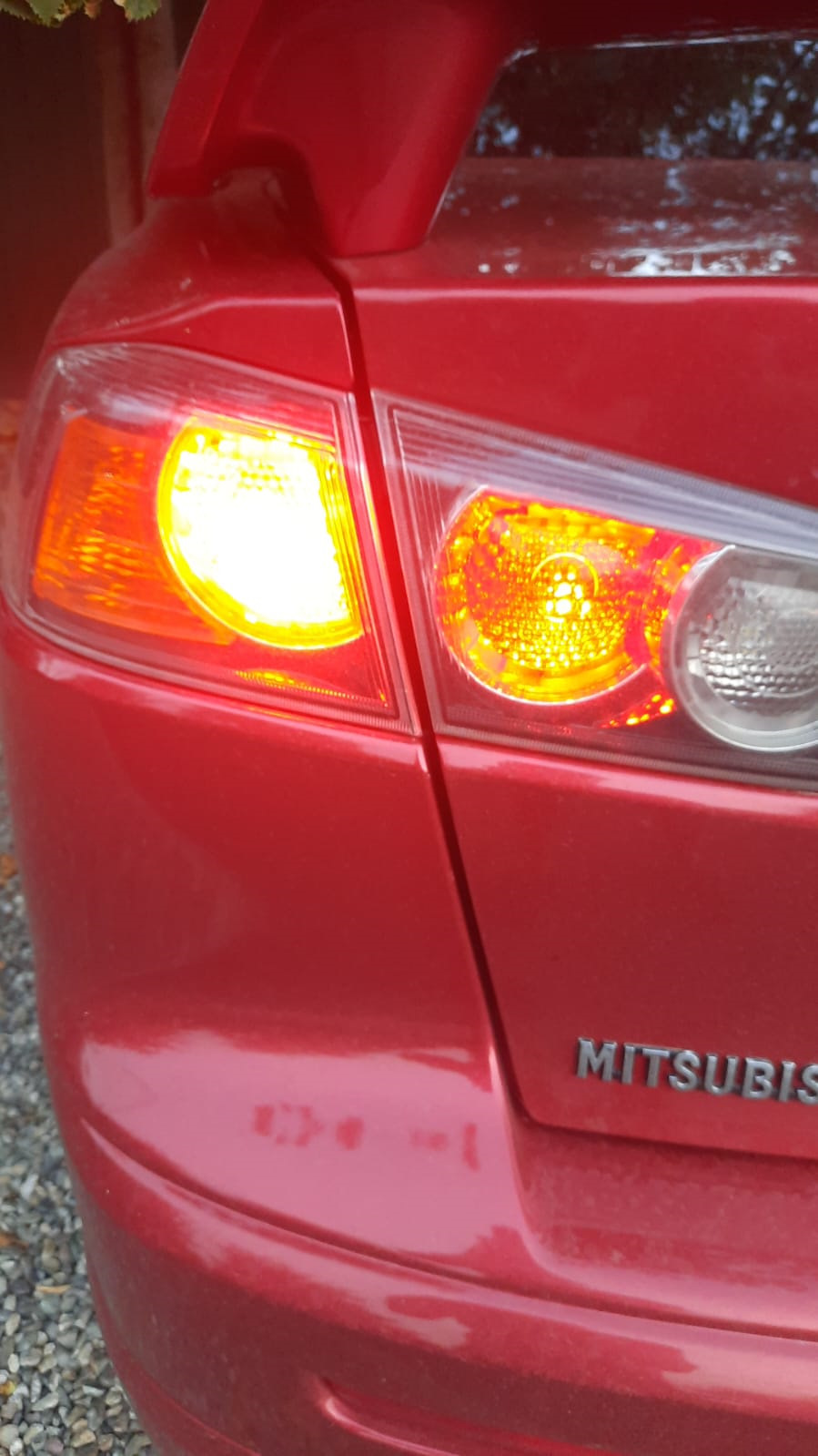 Не нарушаем ПДД, вовремя и "правильно" меняем лампы в габаритах ...