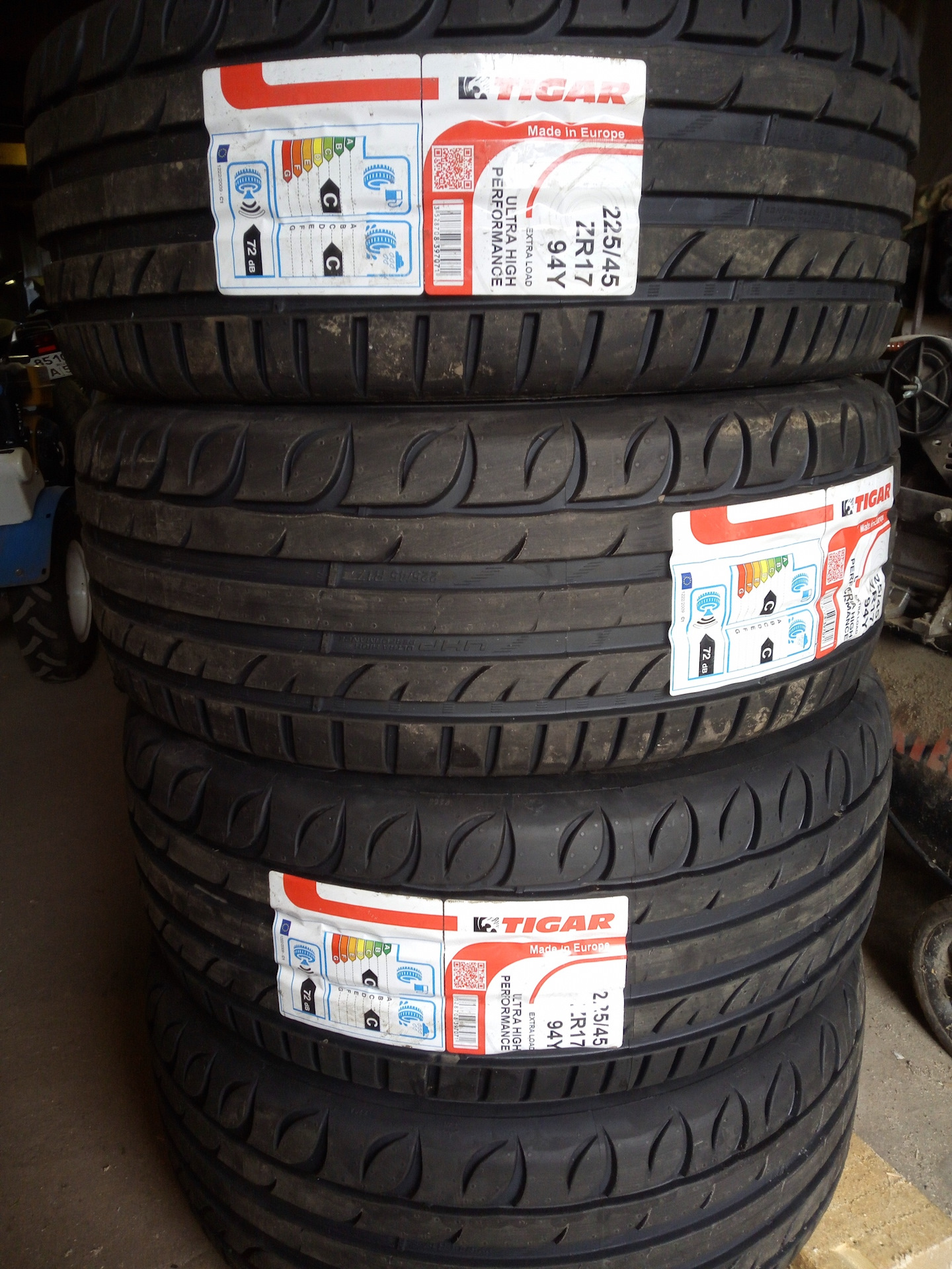 Tigar ultra high performance 225 r17. Tigar Ultra High Performance 225/45 r17. Шины Tigar 225/45/17 Ultra High Performance. Tigar 225/45 r17. Tigar UHP Ultra High Performance.