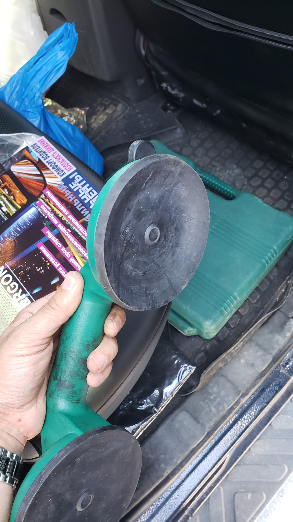 Замена лампочки в боковом зеркале — Nissan Navara (2G), 2,5 л, 2008 ...