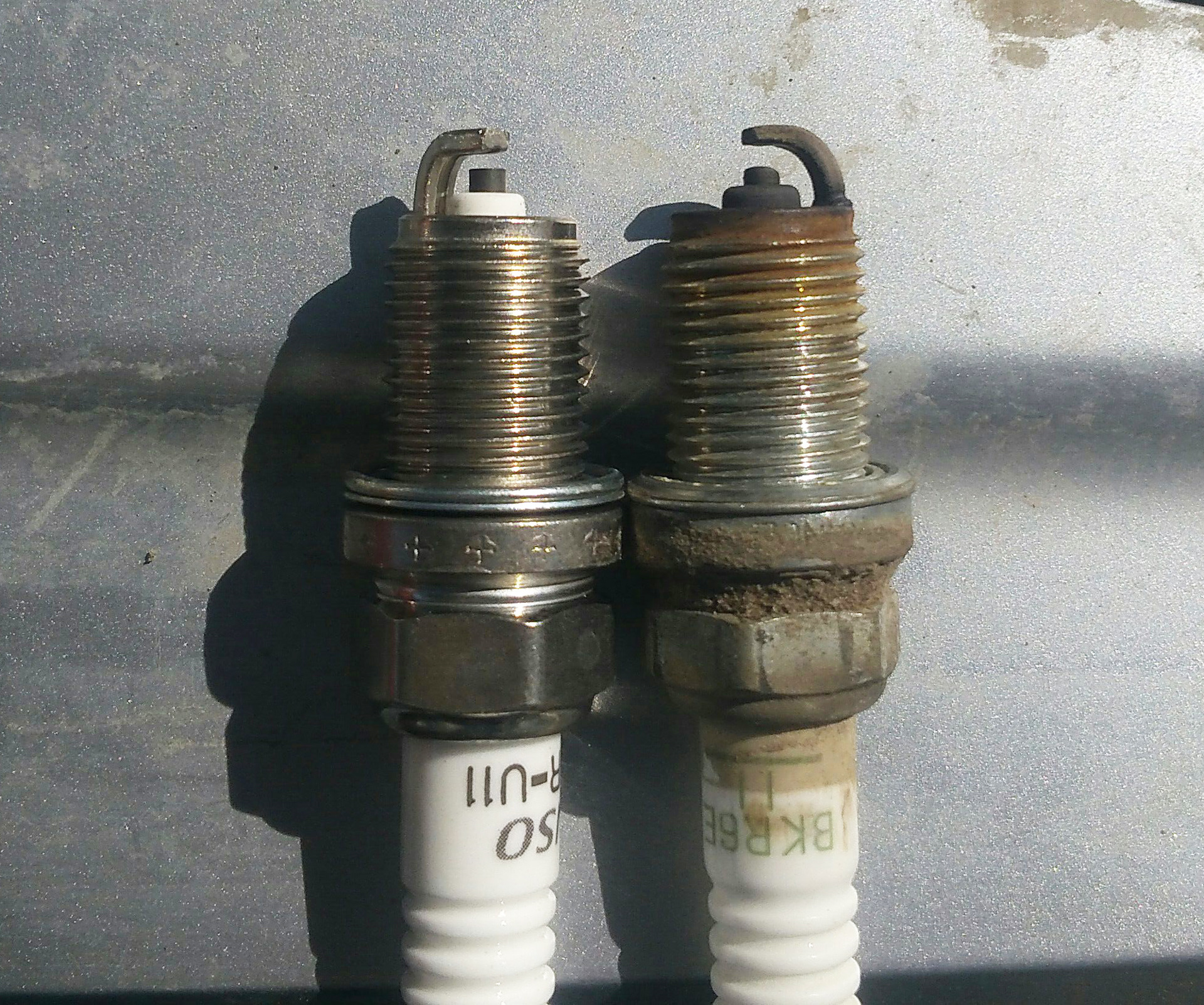 Свечи зажигания на honda fit 2007 года. 3 размер. 3. Номер свечи на хонда фит 1. Свечи хонда фит 1.