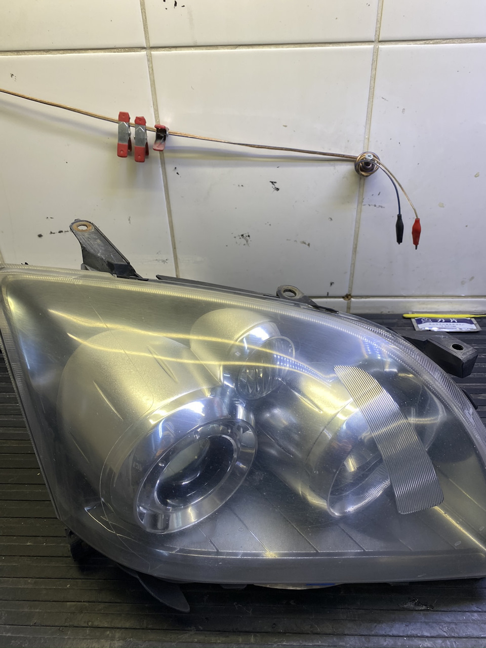 Устранение запотевания фар и замена линз на Toyota Avensis — FaraOn на ...