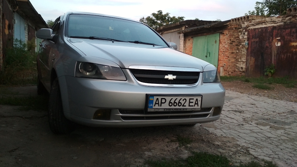 реснички для лачетти седан серебристого цвета. реснички шевроле. накладки фар реснички шевроле лачетти. реснички chevrolet lacetti седан. реснички на шевроле кобальт.