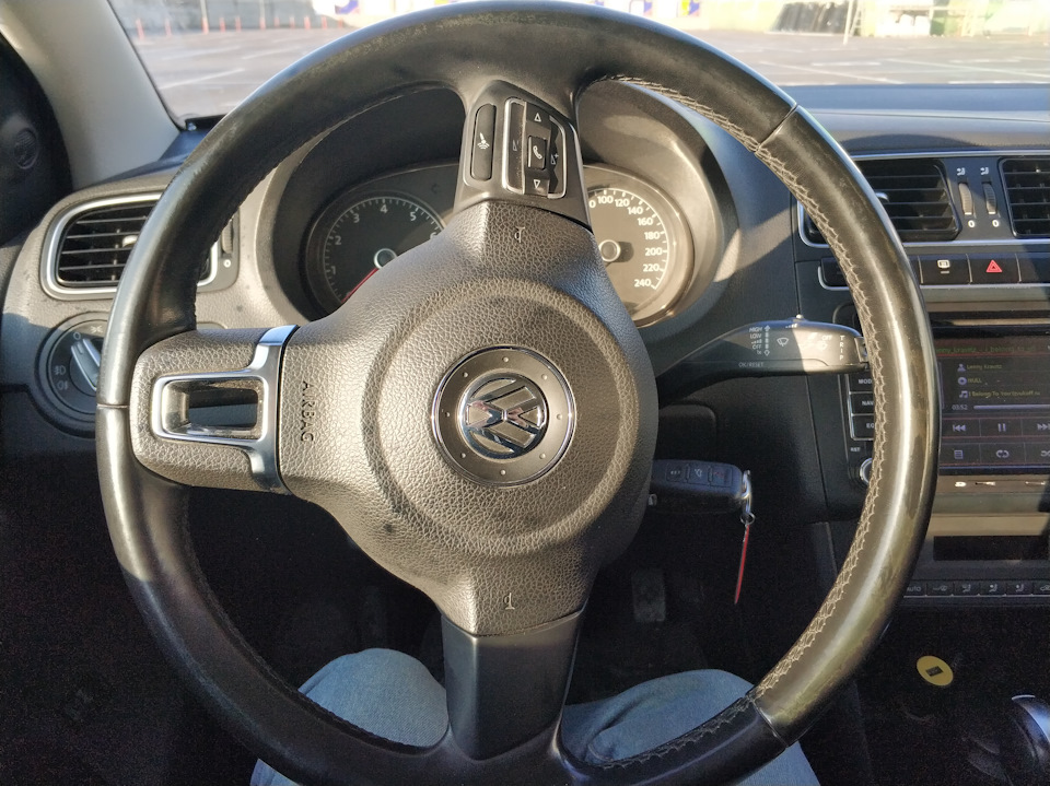 Спустя 2 смесяца, удачное фото(на солнце всё видно) — Volkswagen Polo Sedan